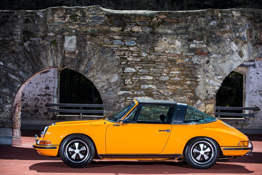 Porsche 911 S 2.2 Targa (911) 1969 года  (фото 13 из 42)